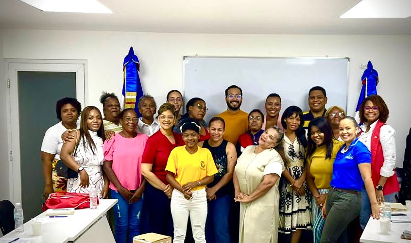 Mesa De Emprendimiento En Sucursal Luperon